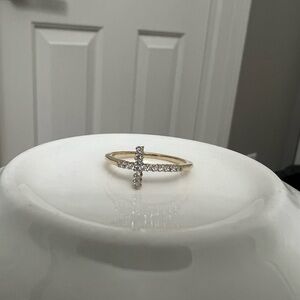 14 carat/diamond cross ring